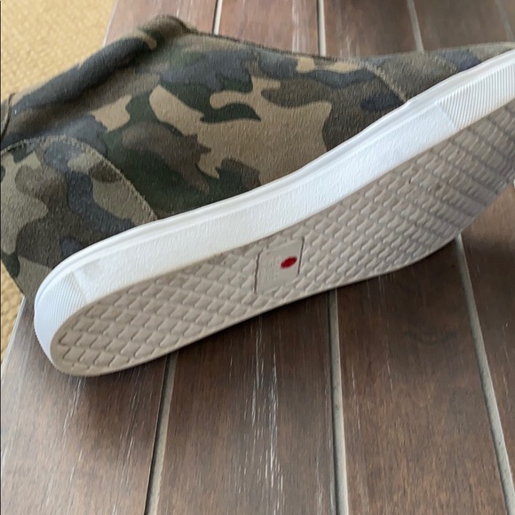 Shoes - Picture 5 of 7